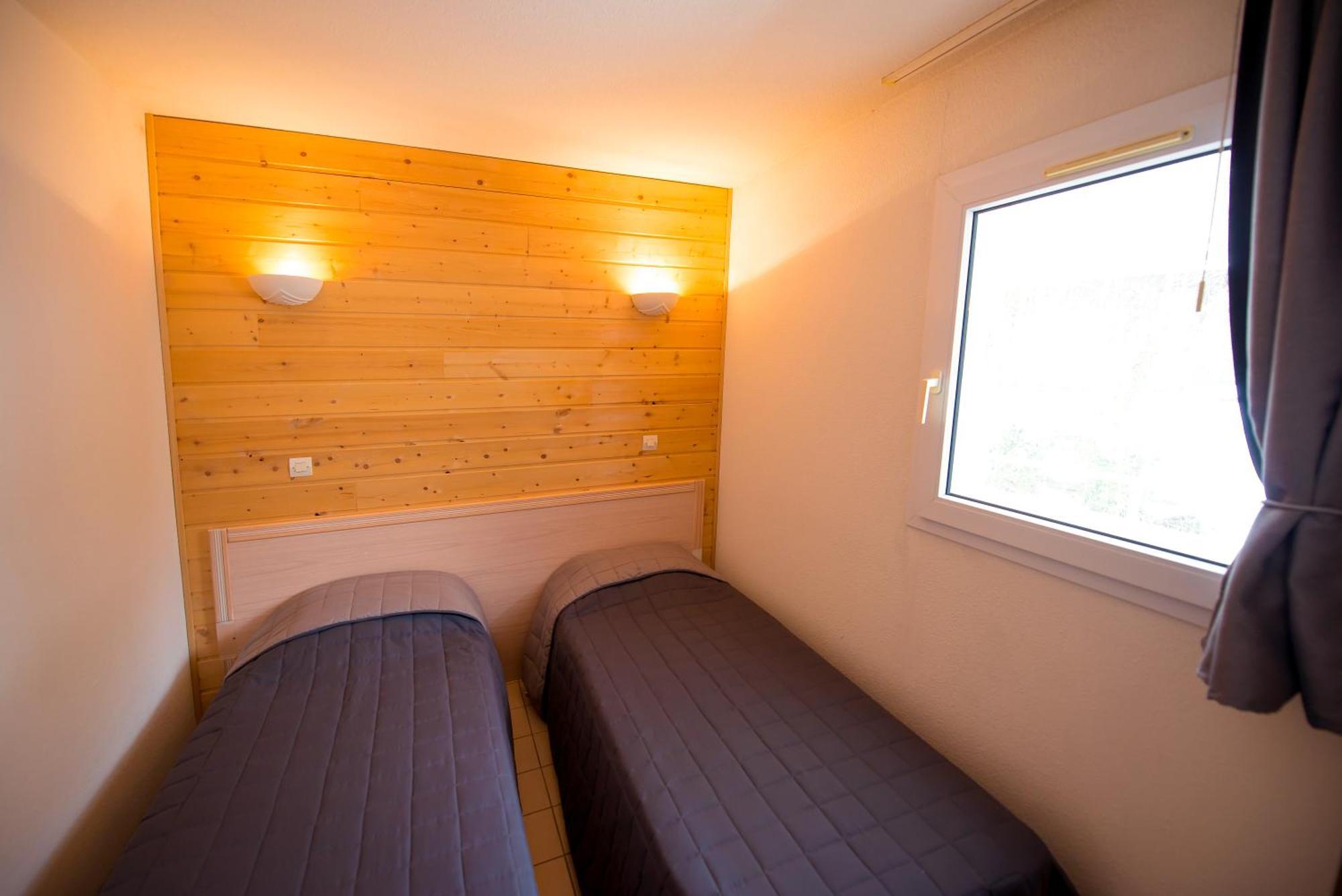 Terres De France - Residence Les Silenes Allevard Exterior photo