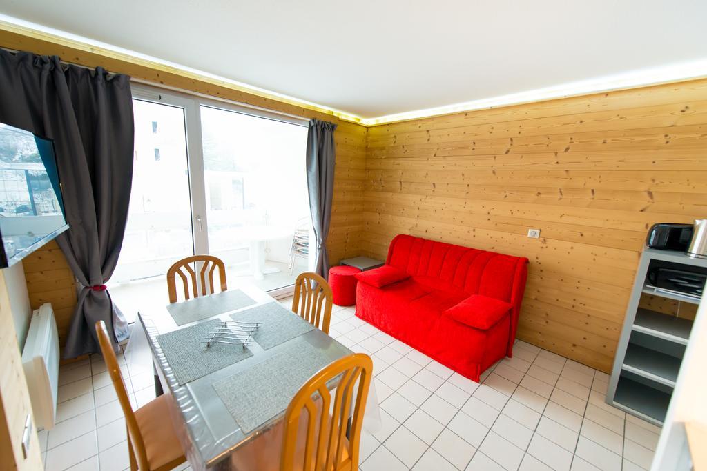Terres De France - Residence Les Silenes Allevard Exterior photo