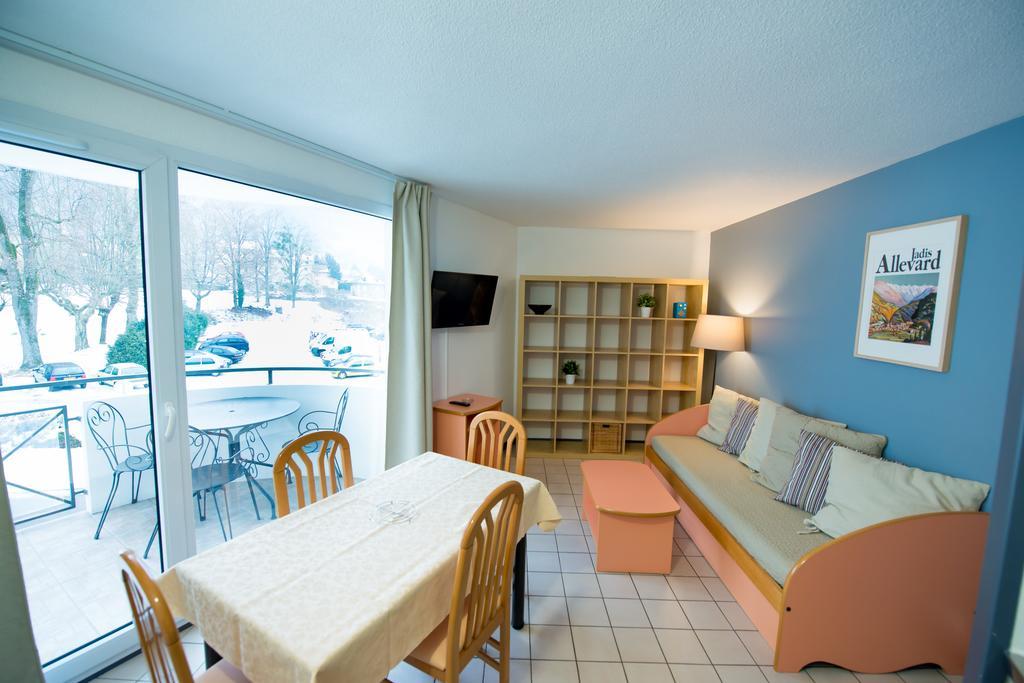 Terres De France - Residence Les Silenes Allevard Exterior photo