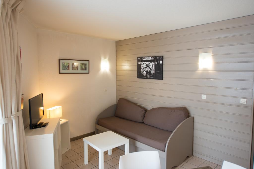 Terres De France - Residence Les Silenes Allevard Exterior photo