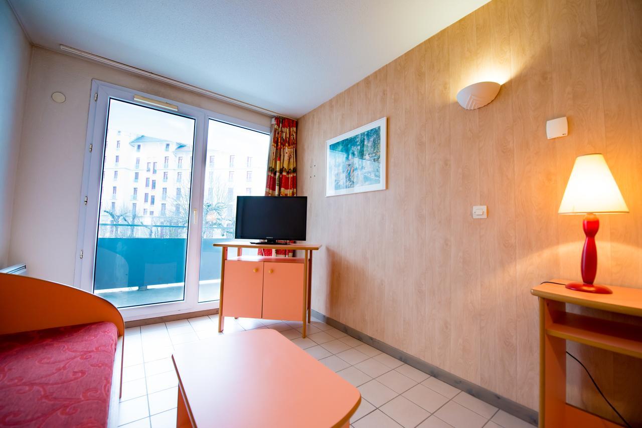 Terres De France - Residence Les Silenes Allevard Exterior photo