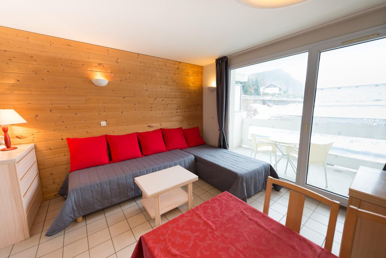 Terres De France - Residence Les Silenes Allevard Exterior photo